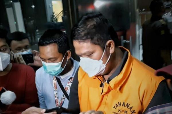 Andi pun sempat dimintai keterangan terkait unggahan di facebooknya itu. Kepada petugas, Andi mengaku tidak membawa ponsel di dalam rutan.