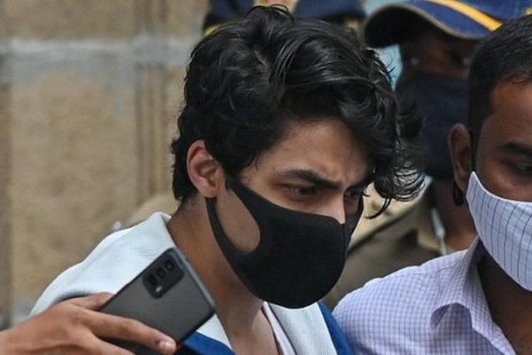 Pengadilan India menolak pengajuan jaminan bebas untuk putra superstar Bollywood Shah Rukh Khan, Aryan Khan, setelah dia ditangkap atas dugaan pesta narkoba