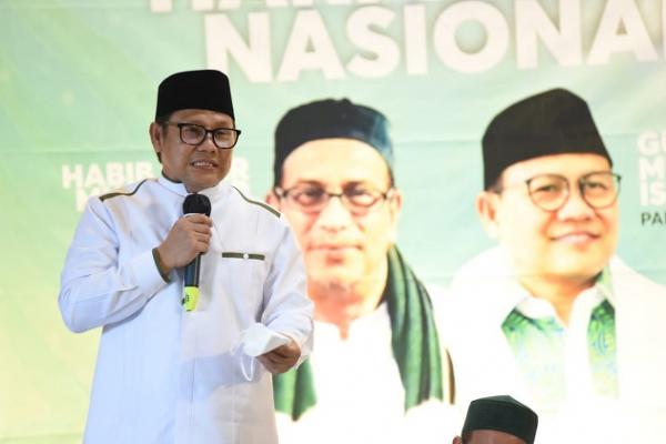 Wakil Ketua DPR RI Abdul Muhaimin Iskandar dalam Refleksi HSN 2021 menyampaikan bahwa ada tiga agenda mendesak kaum santri yaitu yang pertama pesantren harus menjadi kekuatan ekonomi untuk membantu krisis ekonomi nasional.