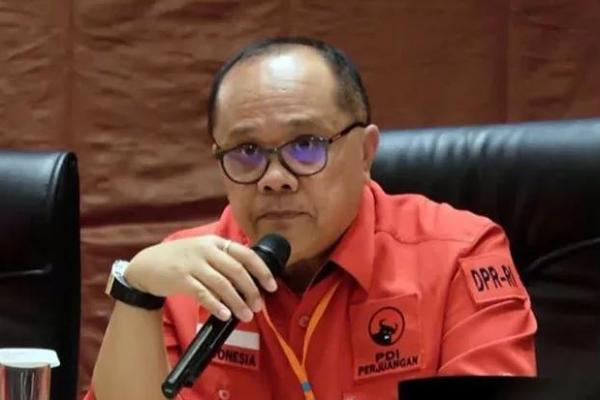 Wakil Ketua Komisi 2 DPR RI dan Anggota Makhkamah Kehormatan Dewan DPR RI, Junimart Girsang berhasil terima penghargaan TOP Legislator Award 2022 For Personal Branding.