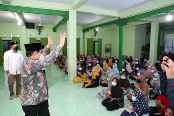Berdasarkan data BPS, pada tahun 2018, ada 28.961 pesantren tersebar di 14.020 desa.