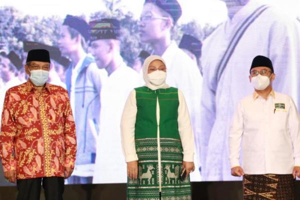 Menaker Ida mengatakan, selain sebagai kado bagi para santri di Hari Santri Nasional, Beasiswa 1000 Talenta Santri ini dimaksudkan untuk mempercepat peningkatan kompetensi SDM Indonesia.