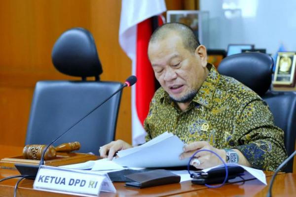 Kasus yang terjadi di Kediri harus menjadi perhatian daerah-daerah lain yang berpotensi terjadinya serangan Covid terhadap sekolah-sekolah yang telah melaksanakan PTM. Jadi Dinas Pendidikan di setiap daerah perlu bekerjasama dengan Dinas Kesehatan agar dapat melakukan antisipasi dan penanganan langsung apabila terjadi kasus serupa.