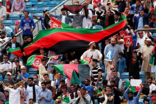Karena masalah visa, tim Afghanistan tiba di Uni Emirat Arab (UEA) terlambat dan sedikit kurang matang, setelah hanya memainkan tiga pertandingan internasional T20 melawan Zimbabwe sejak Maret tahun lalu karena pandemi COVID-19.