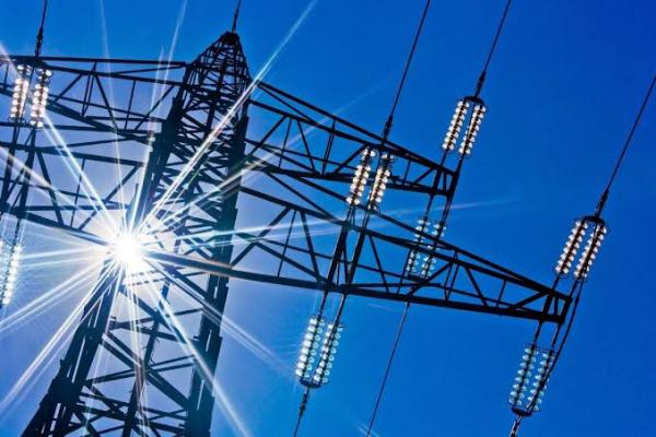 Smart grid juga mendukung pemanfaatan sumber energi terbarukan dan memungkinkan partisipasi pelanggan dalam penyediaan tenaga listrik