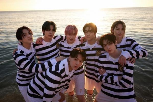 Billboard mengumumkan di Twitter resminya pada Senin (25/10), bahwa album pertama ENHYPEN berjudul `Dimension: Dilema` yang dirilis pada 12 Oktober lalu, telah memasuki posisi ke-11 di tangga album utama Billboard `Billboard 200`.