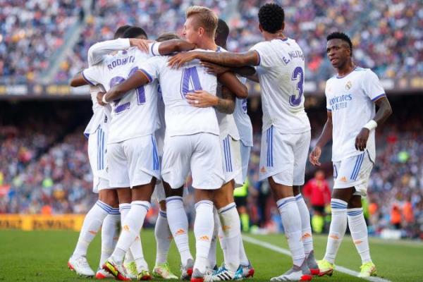 Los Blancos mengalahkan El Blaugrana berkat gol perdana David Alaba, ditambah penyelesaian akhir Lucas Vazquez di akhir pertandingan, sebelum Sergio Aguero mencetak gol hiburan pada menit ke-97.