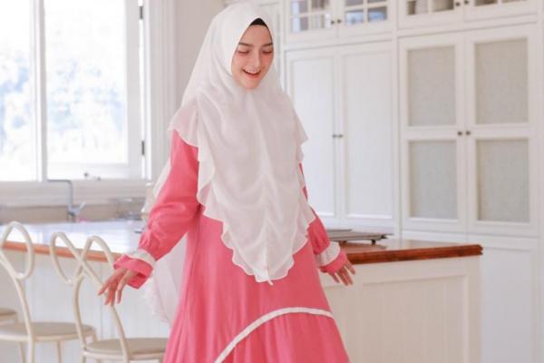 Busana muslim kini tak hanya sebagai penutup aurat saja tetapi sudah menjadi fashion statement. 