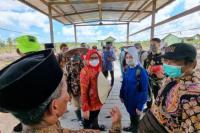 Dirjen Aisyah Temani Komisi V Sapa Transmigran di Bulungan