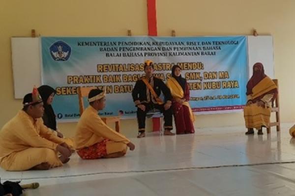 Status sebagai warisan budaya tak benda tak menjamin keberlangsungan Sastra Mendu di Kalimantan Barat. Dikatakan, budaya tradisional asli ini nyaris terlupakan keberadaannya oleh generasi muda.
