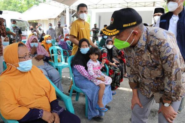 Dalam peninjauannya tersebut, Muhadjir menyampaikan, Kabupaten Bangkalan merupakan kabupaten yang memiliki tingkat vaksinasi terendah di wilayah aglomerasi Surabaya Raya. Wilayah aglomerasi Surabaya Raya terdiri dari Kota Surabaya, Kabupaten Gresik, Sidoarjo dan Bangkalan.