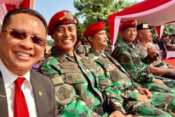 Bamsoet menerangkan, di bawah kepemimpinan Jenderal Andika Perkasa nanti, TNI harus melanjutkan berbagai capaian yang telah diraih Panglima TNI Marsekal Hadi Tjahjanto serta menyelesaikan berbagai persoalan yang belum terselesaikan. 