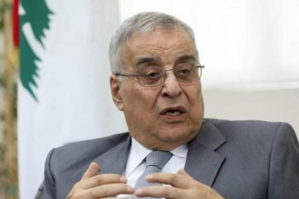 Riyadh mengusir duta besar Lebanon, melarang semua impor dari Lebanon dan memanggil utusannya untuk konsultasi.