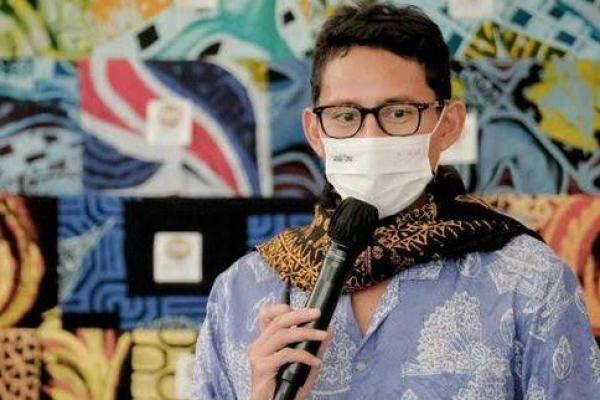 Menteri Pariwisata dan Ekonomi Kreatif, Sandiaga Uno menyampaikan pesan pasca proses pemakaman mertuanya, yakni Abdul Aziz Marzuki. Pemakaman almarhum mertua Sandiaga Uno dilaksanakana secara tertutup.