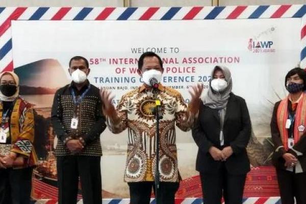 Kita berharap IAWP ini menjadi mesin pendorong gender equality di dalam semua kehidupan masyarakat karena masih ada banyak negara yang mana peran wanita belum diakui secara maksimal.