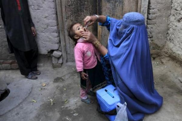 Afghanistan dan tetangganya Pakistan adalah negara terakhir dengan polio endemik, penyakit yang tidak dapat disembuhkan dan sangat menular yang dapat menyebabkan kelumpuhan pada anak kecil.