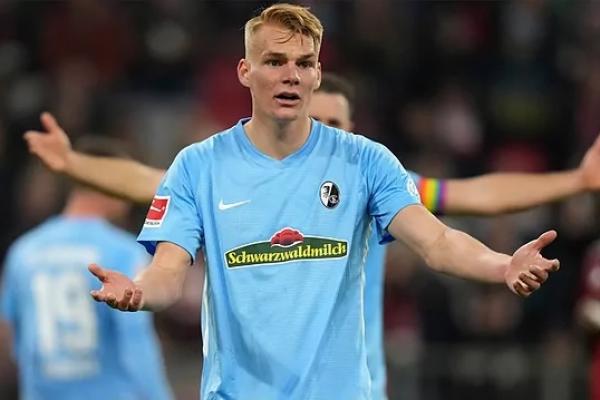 Lienhart mengungkapkan bahwa dia menghabiskan tiga tahun di Real Madrid antara 2014 dan 2017, sebelum bergabung dengan Freiburg dengan status pinjaman dan kemudian secara permanen.