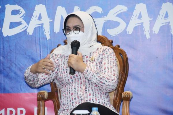 Karena untuk menjadi Anggota Legislatif seperti sekarang, Sadarestuwati harus bekerja keras, tidak gampang putus asa dan selalu ingat serta berpasrah diri kepada Allah SWT.