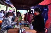 Mampir Angkringan Mbah Giyo, Ketua DPR Borong Sego Kucing