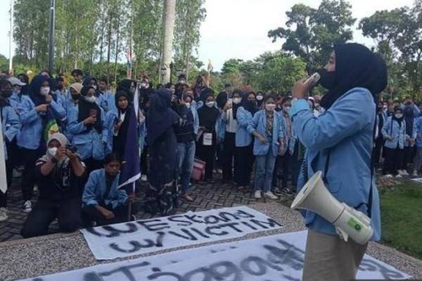 Ada penolakan sebagian pihak terhadap Permen Dikbudikti No. 30 Tahun 2021