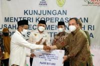 Menteri Teten : Korporasi Besar Diharapkan Membantu Kesejahteraan Petani