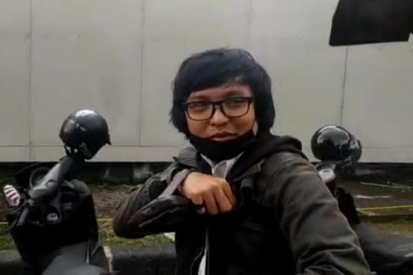 Orang kepercayaan mantan Wakil Ketua DPR, Azis Ayamsuddin itu tak menjawab pertanyaan terkait pemeriksaanya.