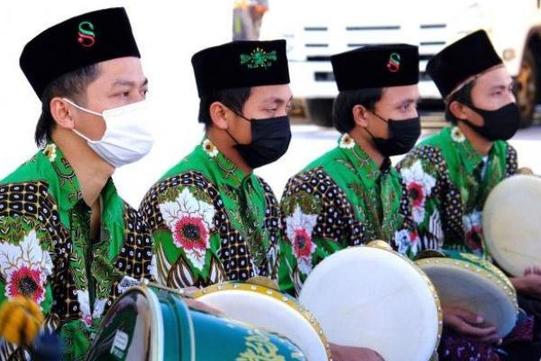 Penampilan selawat berbahasa Jepang itu dilakukan atas kerja sama Lembaga Seni Budaya Muslimin Indonesia (Lesbumi), Pengurus Cabang Istimewa Nahdlatul Ulama (PCINU) Jepang.