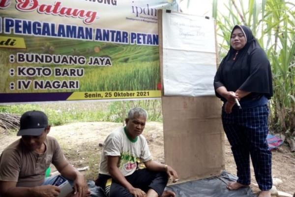 Selama acara tersebut, para petani sangat antusias dalam berdiskusi membahas berbagai permasalahan maupun pengalaman dalam bertani di bidang produksi padi sawah sesuai tujuan IPDMIP.