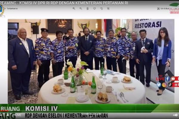 Saya tidak tahu persis bagaimana kronologinya dalam rapat kemarin, tetapi pertanyaan rekan-rekan kami di Komisi IV sangat jelas. Kalau mereka yang menggunakan adalah ASN, apalagi setingkat Dirjen, itu adalah tindakan pelanggaran.