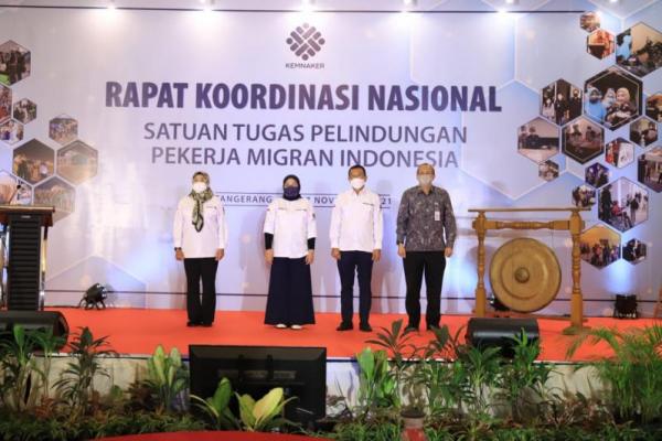 Salah satu upaya yang dilakukan Pemerintah dengan mengubah paradigma bahwa PMI bukan lagi sebagai obyek tetapi mereka merupakan subyek.