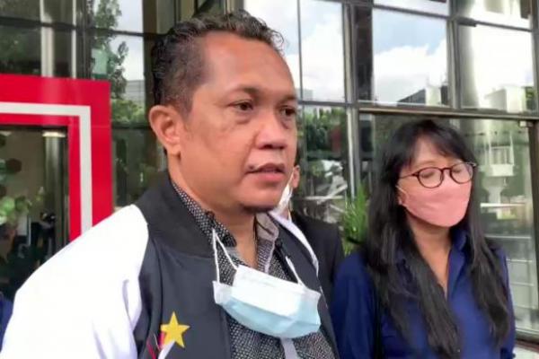 Ia hanya meminta lembaga antirasuah segera menuntaskan terkait dugaan-dugaan yang telah menjadi bola liar di publik.