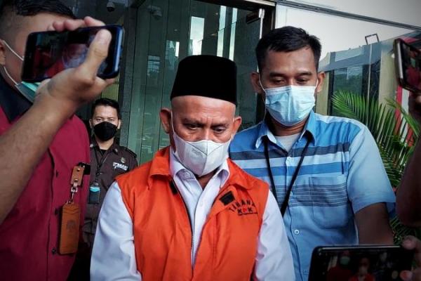 Abdul Wahid merupakan terpidana perkara suap pengadaan barang dan jasa di Kabupaten HSU, Kalimantan Selatan 