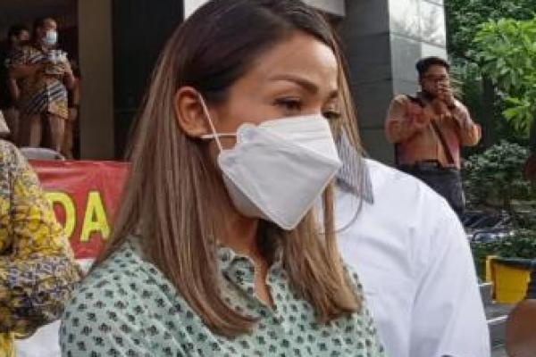 Nirina Zubir berharap para mafia tanah dihukum seberat-beratnya.