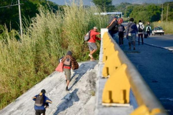 401 orang berasal dari Guatemala, 53 dari Honduras, 40 dari Republik Dominika, 37 dari Bangladesh, 27 dari Nikaragua, 18 dari El Salvador dan delapan dari Kuba.