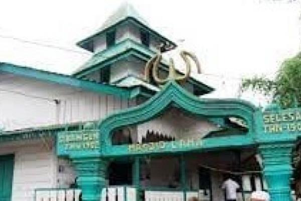 Adanya nilai-nilai toleransi pada Masjid Lama Kabanjahe dan Masjid Nurul Iman, Samosir.