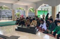 Ziarah ke Makam KH. Idham Chalid, Wamentan: Beliau Guru Bangsa