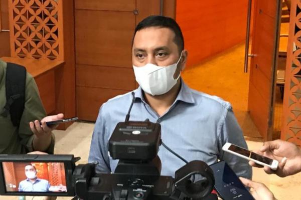 Johnny menjadi tersangka dugaan korupsi terkait penyediaan menara base transceiver station (BTS) 4G dan infrastuktur pendukung 1-5 BAKTI Kominfo.