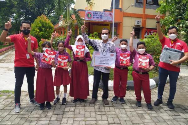 Melalui program apresiasi ini, SGM Eksplor dan Alfamart memberikan dukungan fasilitas pengajaran kepada guru PAUD dan Sekolah Dasar inspiratif dan renovasi sekolah.