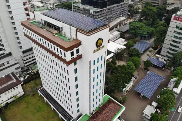 Kementerian ESDM meraih kategori Most Reduce-Waste to Landfill 2021 dari Waste4Change dan kategori The Energy Efficiency and Energy Conservation (EECE) Commitment untuk Gedung Chairul Saleh Kementerian ESDM dari METI.