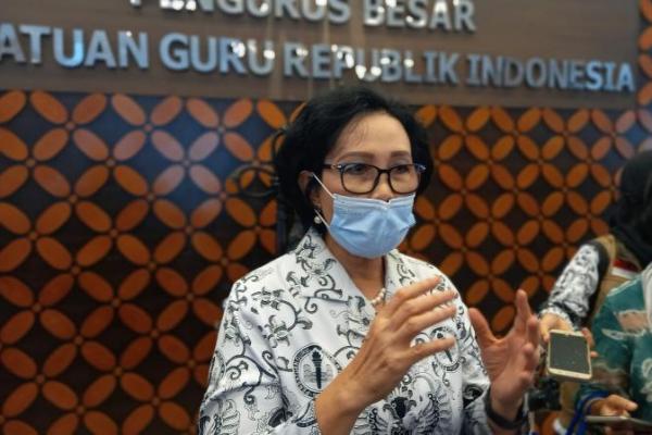 Dia menyebut dengan kecanggihan teknologi saat ini, ditambah pandemi Covid-19 yang membuat pembelajaran tatap muka di sekolah menjadi lebih terbatas, guru dan siswa bisa memanfaatkan pembelajaran model flipped classroom.