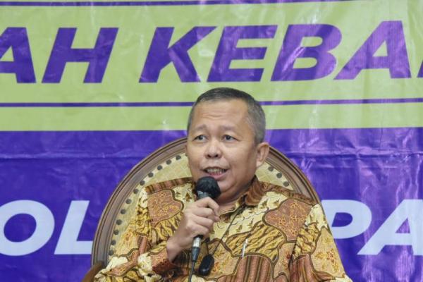 Menurut Arsul Sani seharusnya MK dalam memutuskan putusan itu sekaligus, yakni secara formil maupun materiil.