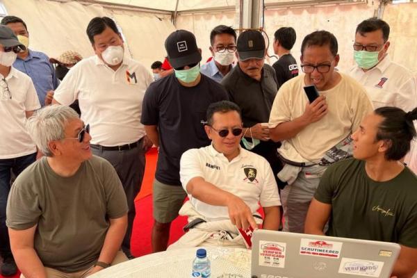 Bamsoet memaparkan, Tim Jagonya Ayam KFC kemudian mempelajari rekaman video yang ada. Didapatlah fakta bahwa ada satu kondisi berbeda di area gravel (tanah liat).