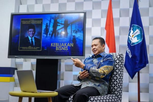 Bamsoet menjelaskan, dalam materi kuliah Kebijakan Hukum Bisnis di pertemuan kedua ini, dirinya membahas tentang kebijakan produksi dan kebijakan promosi, dengan mengedepankan empat aspek.