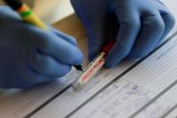 Ilmuwan Inggris Sebut Ratusan Ribu Orang Terinfeksi Omicron Setiap Hari