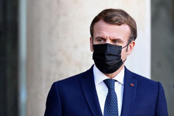 Sanksi baru itu harus menargetkan batu bara dan minyak, kata Macron yang menghadapi pertarungan pemilihan ulang bulan ini.