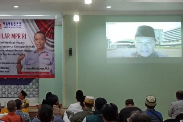 Mengolok-olok Tuhan, agama dan simbol-simbol agama, kata Hidayat adalah perbuatan yang bertentangan dengan dasar dan ideologi Pancasila.