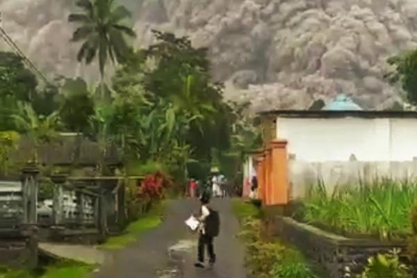 Selain itu, sebanyak 41 orang yang mengalami luka-luka, khususnya luka bakar, telah mendapatkan penanganan awal di Puskesmas Penanggal.