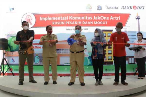 Bank DKI telah menjalin kolaborasi dengan Pemprov DKI beserta BUMD DKI Jakarta lainnya dari berbagai sektor, mulai dari transportasi, ketahanan pangan, UMKM, hingga pendidikan.