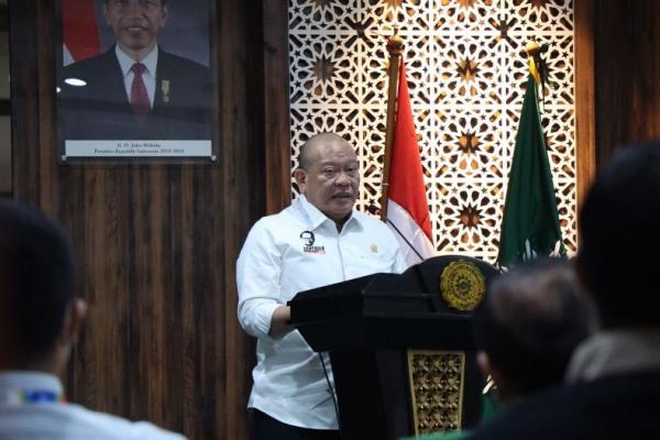 Sejak Amandemen Konstitusi 1 sampai 4, wajah konstitusi dan produk undang-undang negara Indonesia berubah total. Hal itu menyebabkan tujuan lahirnya negara ini untuk mewujudkan Keadilan Sosial bagi Seluruh Rakyat Indonesia semakin jauh dari harapan.