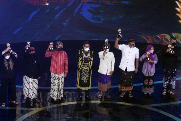 Menparekraf Sandiaga Uno hadir dalam malam Anugerah Desa Wisata Indonesia 2021 yang bertujuan bangkitkan ekonomi Indonesia.